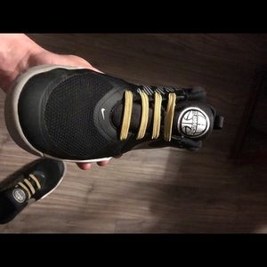 Nike Team Hustle Shoes D9